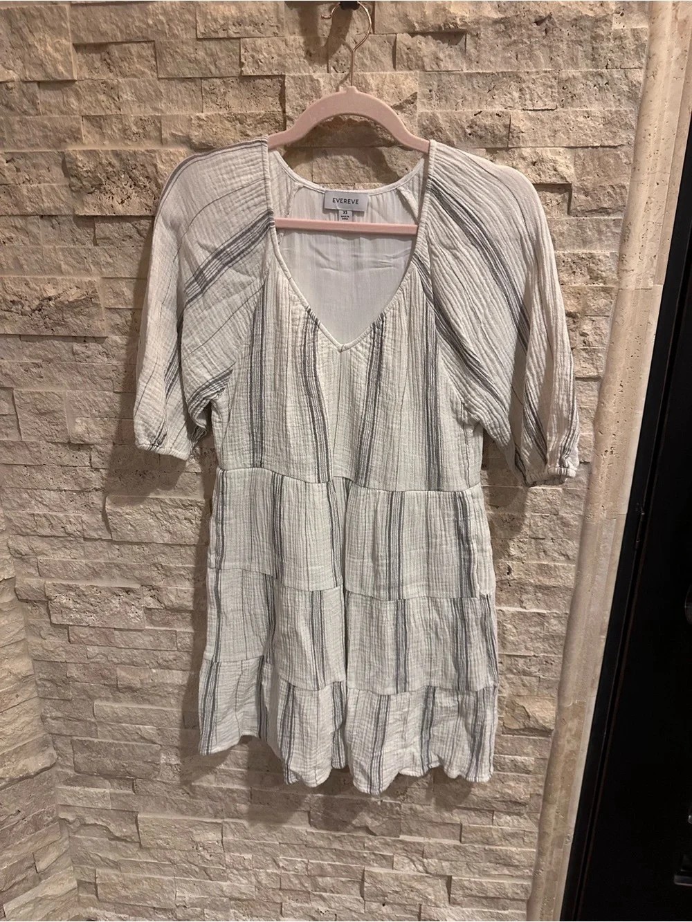 Evereve White V-Neck Tiered Tunic with Gray Stripes